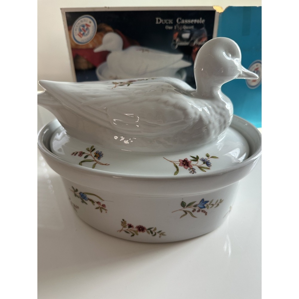 BIA Cordon Bleu Porcelain Duck Covered Casserole, Wildflowers with Box - Picture 9 of 12